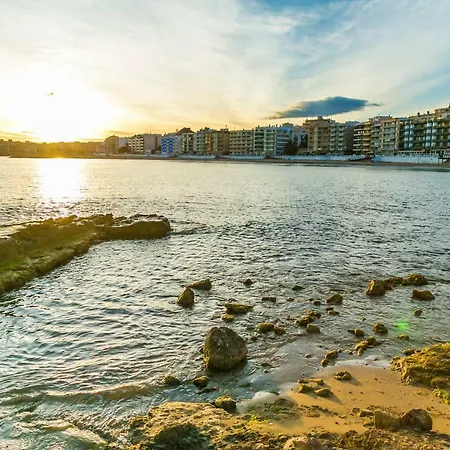 Homely El Paseo Apartamento